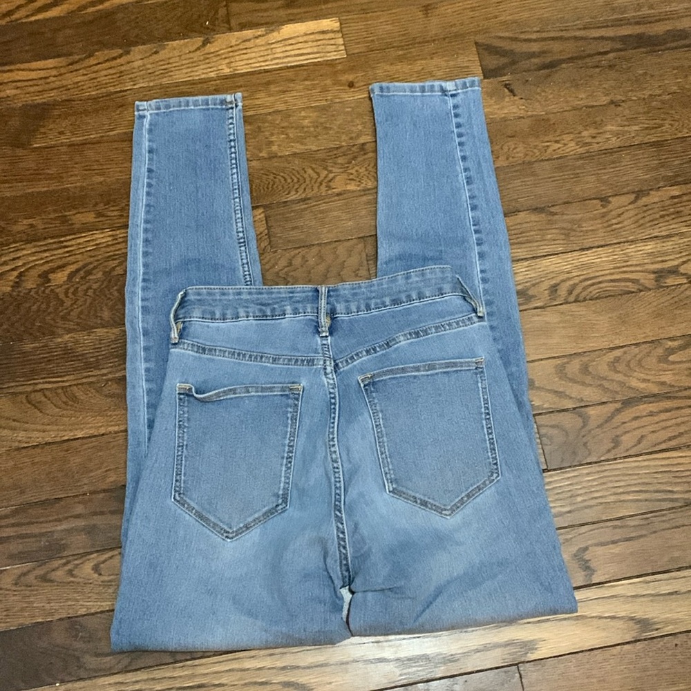🌃LAST CHANCE BEFORE DONATING!🌃 H&M light blue denim skinny jeans, Size 26